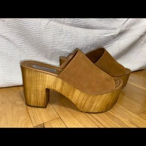 PLAYDATE STEVE MADDEN PLATFORM SANDAL